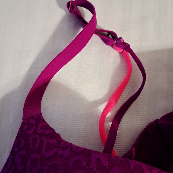 Fuchsia Bra With Hot Pink Straps Size 42C - Picture 3 of 7